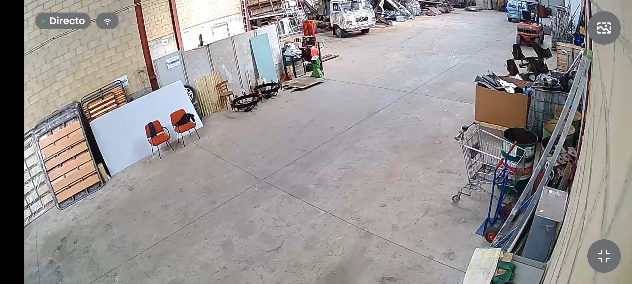 Interior de la nave de reciclaje